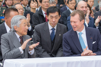 天皇陛下と国大公殿下の写真