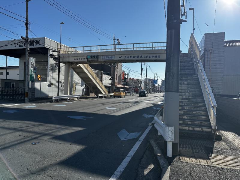 写真、まるたか観光末広町歩道橋1