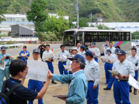 （県土木部から説明を受ける委員の様子（その２））