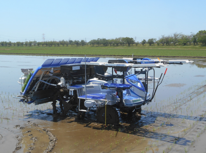 自動運転田植機